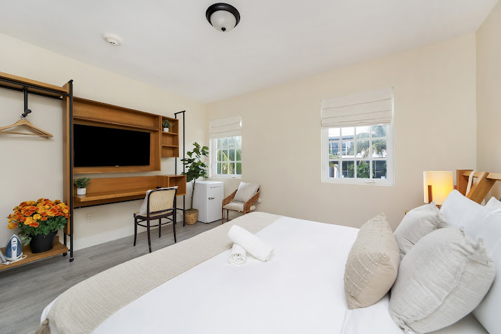 Life House, South of Fifth by null