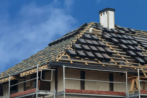 Photo de Couvreur Artisan Bruges - Démoussage Toiture, Recherche Fuites à Bruges (33520)