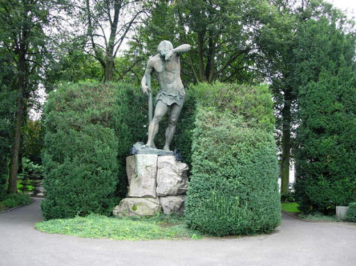 Square du Tivoli Logo