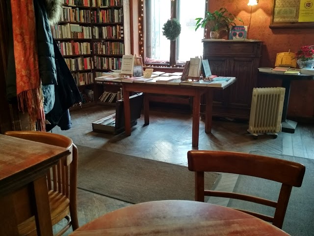 Massolit Books & Café