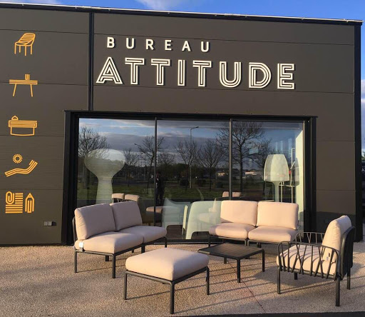 Bureau Attitude - Thumbnail