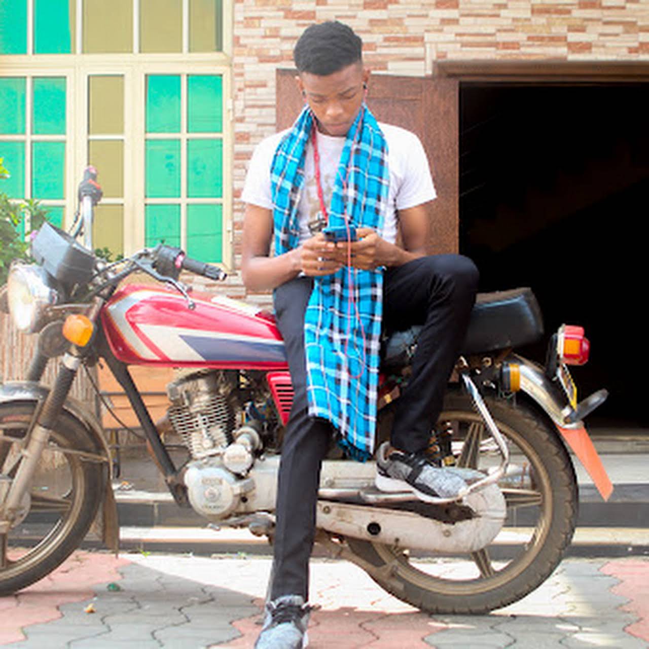 king-tops-musician-in-umuahia
