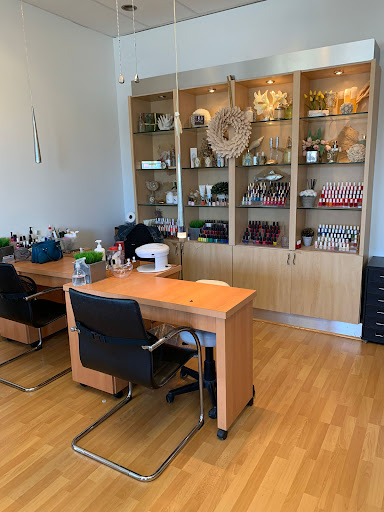 By Angels Salon Aventura - Thumbnail