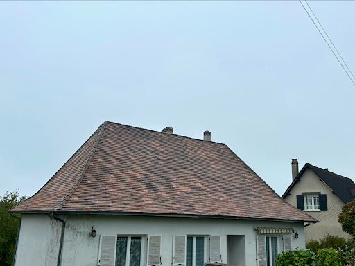 Photo de FD Rénovation - Fargeas David Couvreur Dordogne Fuite Toiture