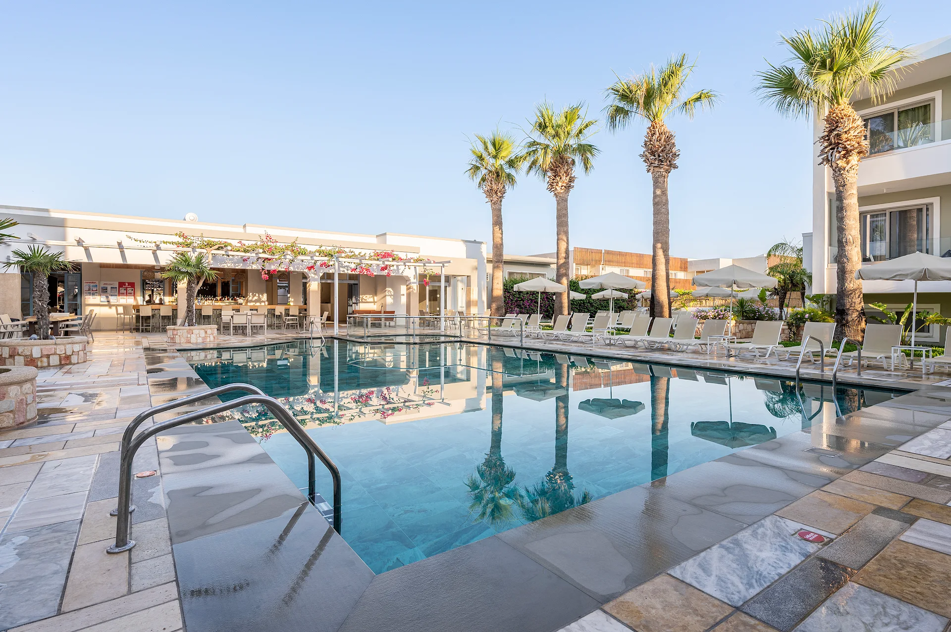 Mythos Apartments