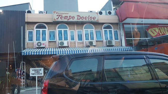 Tempo Doeloe Restoran, Author: Sienty Niono