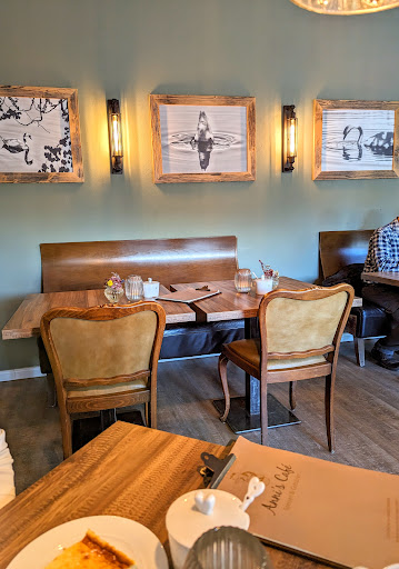 Anni's Café - Visual