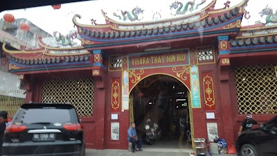Photos of Toko Manisan Yen Yen