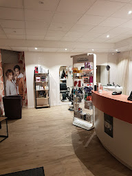 Photo n°27 de Actuel Coiffure à Forges-les-Eaux (Salon de coiffure)