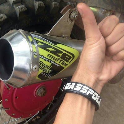 Photos of izze muffler workshop
