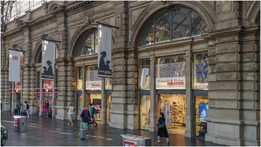 Schmitt & Hahn Buch und Presse im Hauptbahnhof Südseite Logo