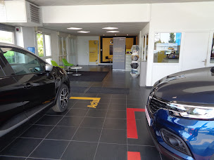 Photo n°2 de Renault Bonneval Garage Grégory Cazenave à Bonneval (Garage automobile)