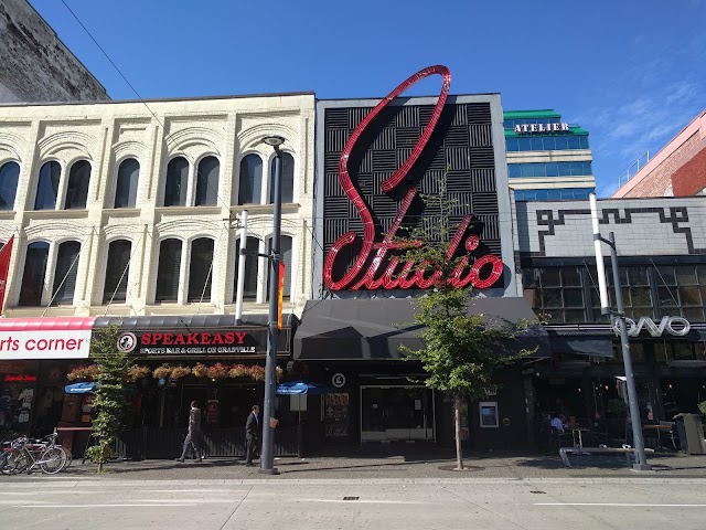 Studio Lounge & Nightclub