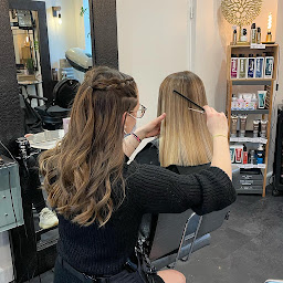 Photo n°20 de Un hair d'ange coiffure à Pleudihen-sur-Rance (Salon de coiffure)