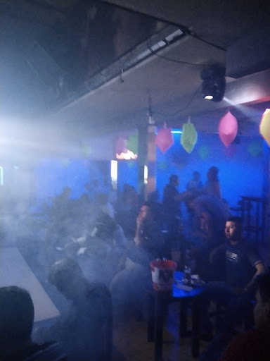 Roger's Bar - Visual