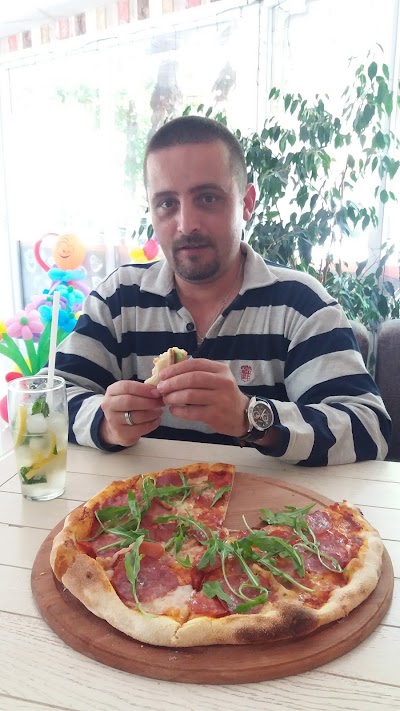 Photos of Pizza VS