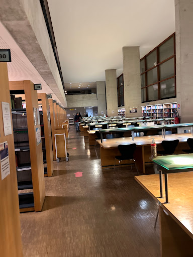 Bibliothèque universitaire Sceaux : Droit, Economie, Management - Université Paris-Saclay