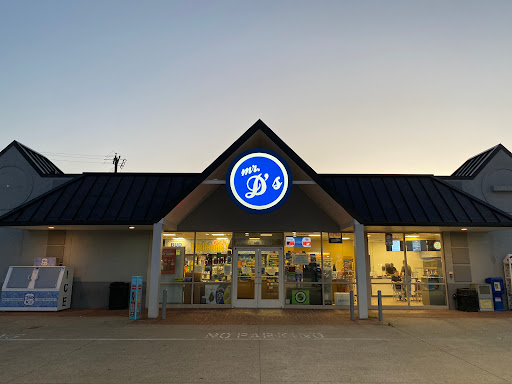 Mr D's Valero Logo