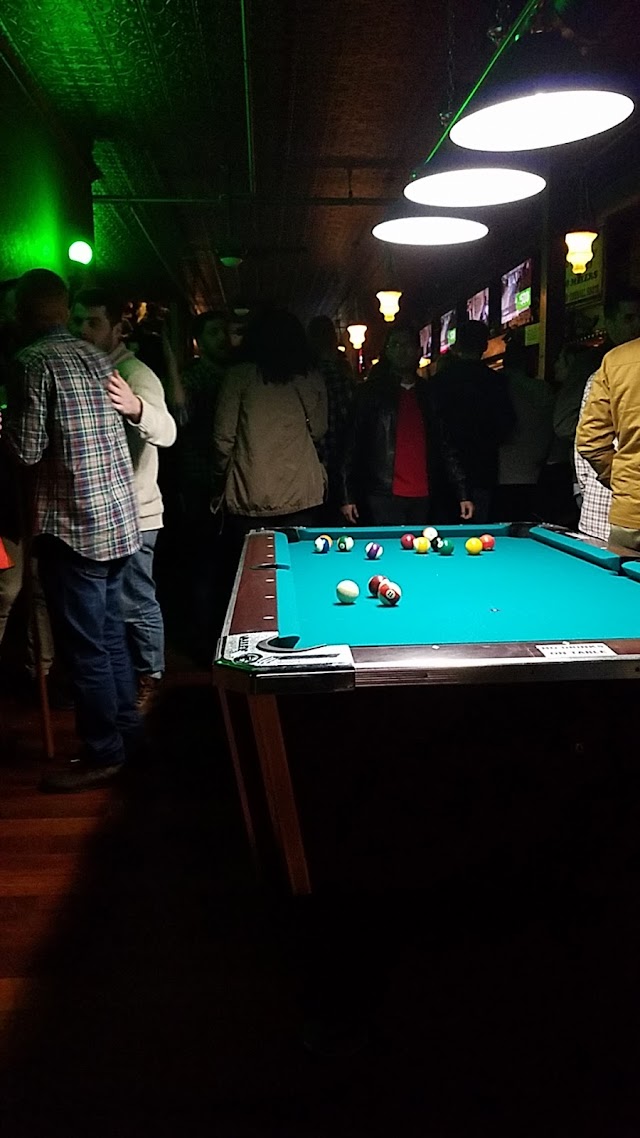 Dillingers Celtic Pub & Eatery