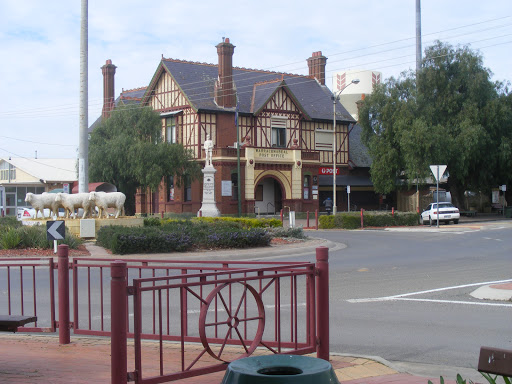 Scott St/Woolcock St