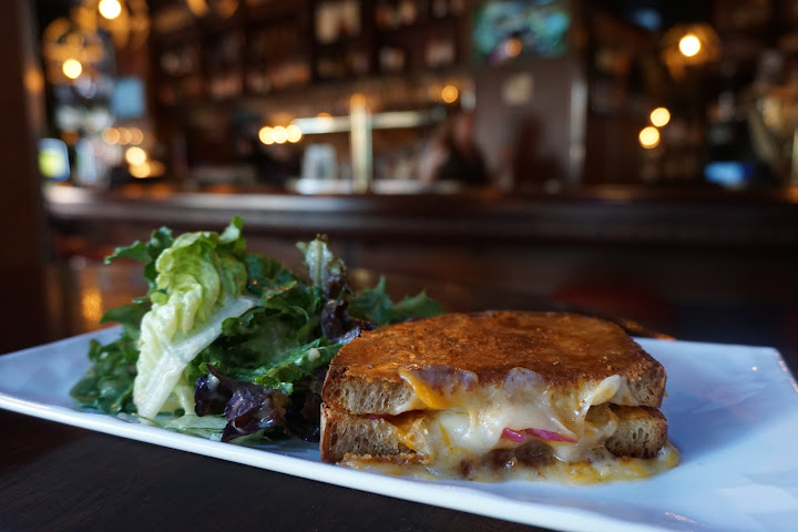 Pippin’s Tavern by null