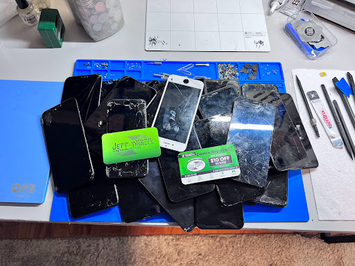 Jeff-Tronics Repairs - Phones, Tablets, Xbox Playstation PS4 PS5 Nintendo, & More - Thumbnail