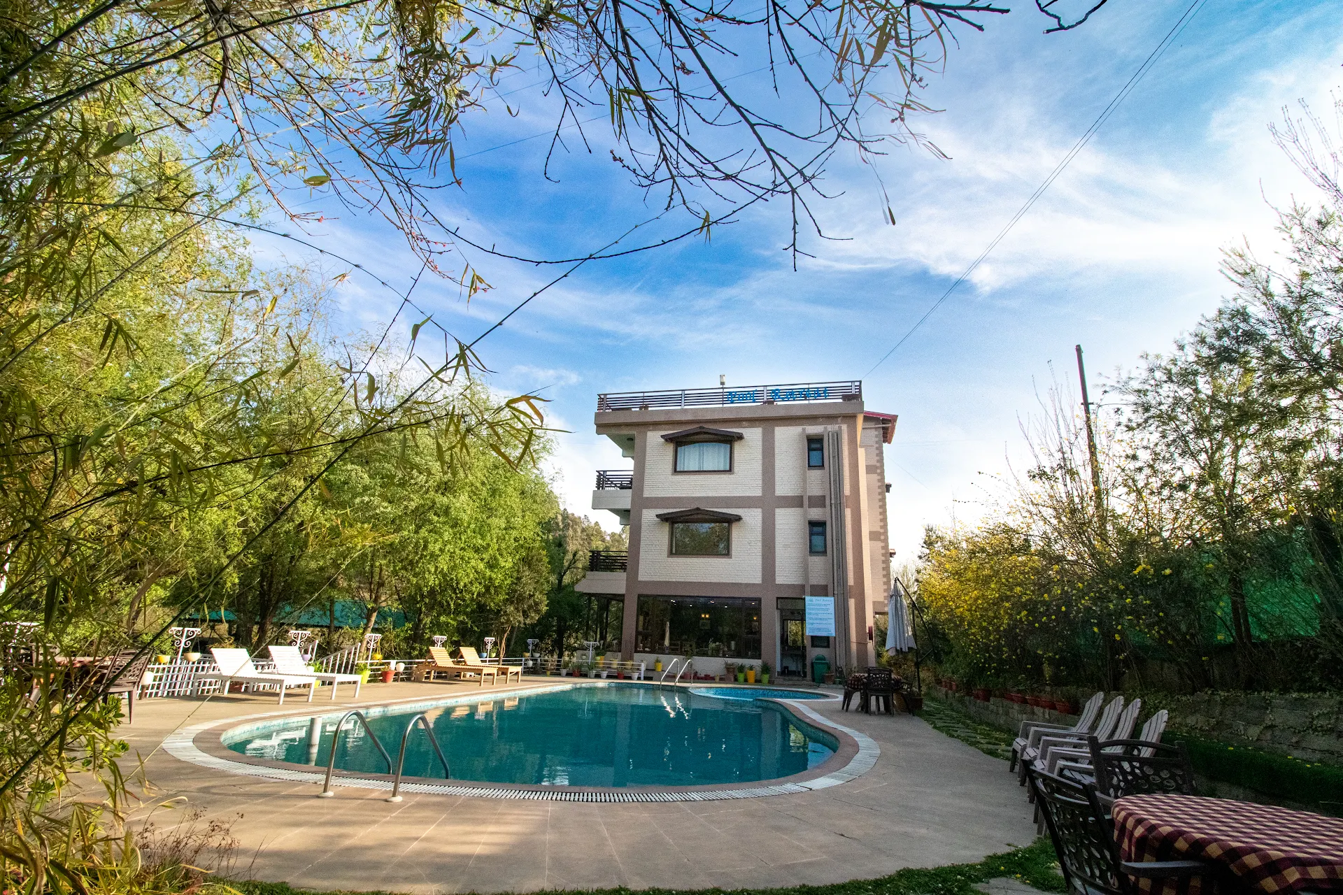 POOL RETREAT