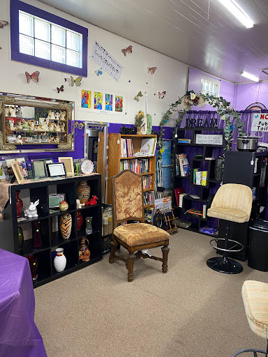 Jenette’s Resale - Thumbnail