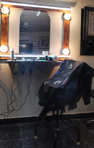 Los pollitos barbershop