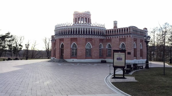 Москва ул дольская 1. Царицыно Кавалерский корпус. Москва Дольская улица 1 стр 31 Оранжерейный комплекс. Ростовская область Кавалерский стардом. Продается дм х.Кавалерский во дворе фото.