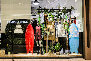 Photo n°7 de Garage Handshaping à Bormes-les-Mimosas (Magasin de surf)