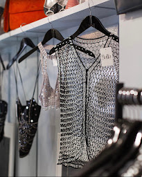 Photo n°17 de YALLÄ Paris 18 - Dépôt-vente / Second-hand store / Curated Vintage à Paris (Magasin de vêtements vintage)