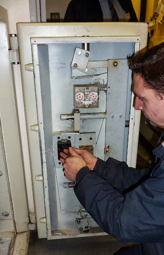 Safecrackers - Thumbnail