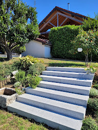 Photo n°2 de MB PAVAGE - Aménagement extérieur - Allées - Terrasses - Cours et Carrelage à Valserhône, Pays de Gex, Genève et Vaud. à Valserhône (Fournisseur de granit)