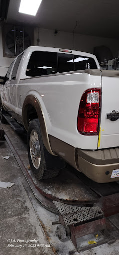Bill Fahrner Auto Body Logo