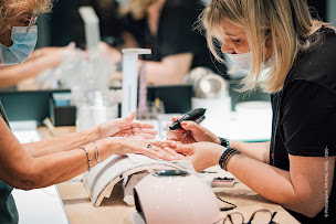 Photo n°15 de PAUSE VERNIS - Onglerie à Albi (Salon de manucure)