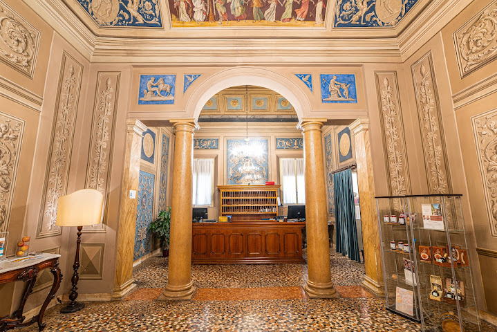 Phi Hotel Canalgrande by null