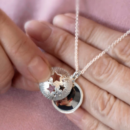 Reviews of Hold Upon Heart in Telford - Jewelry