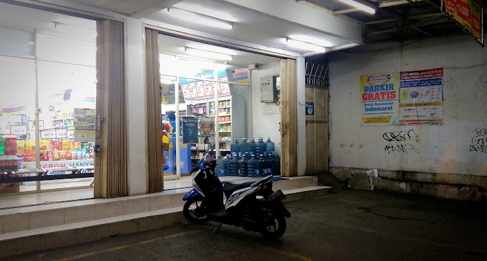 Indomaret Raya Cokro, Author: Anwar4 Grab