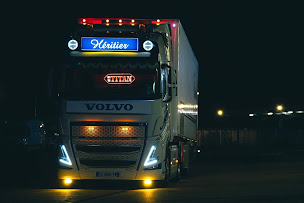 Photo n°6 de Transport Heritier Véhicule De Prestige à Le Cendre (Société de transport international de marchandises)