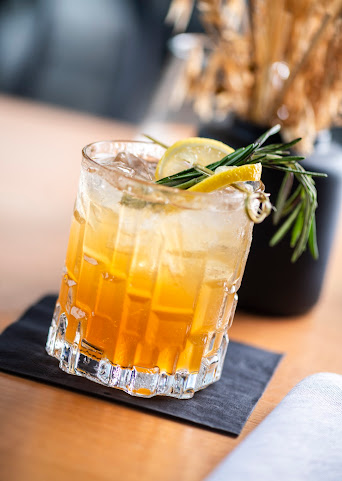 Petite Comité by null