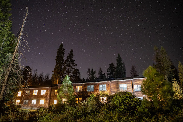 Wuksachi Lodge by null