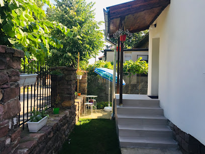 Къща за гости "Family"