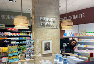 Photo n°4 de Pharmacie Chevreul Nation Paris 11ème à Paris (Pharmacie vétérinaire)