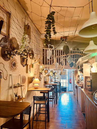Photo 2 - Le Cartoon's Cafe