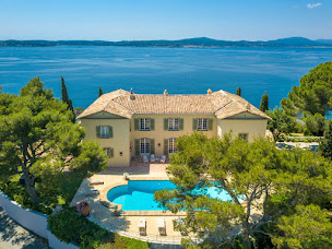 Photo n°1 de LOPES ET FILS ( Entreprise de Maçonnerie Générale et location de bennes) à Cavalaire-sur-Mer (Maçon)