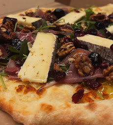 Photo n°28 de 🍕 Pizzeria Pontcharra - Pizza Jenini au Feu de bois à Pontcharra (Restaurant italien)