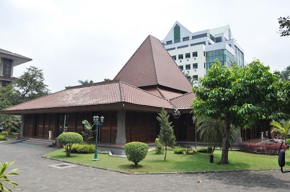 Gereja Katolik Santo Stefanus, Author: Cakra Boeang