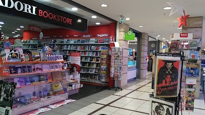 Mondadori Bookstore