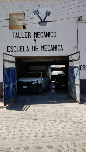Escuela de mecánica y taller mecánico